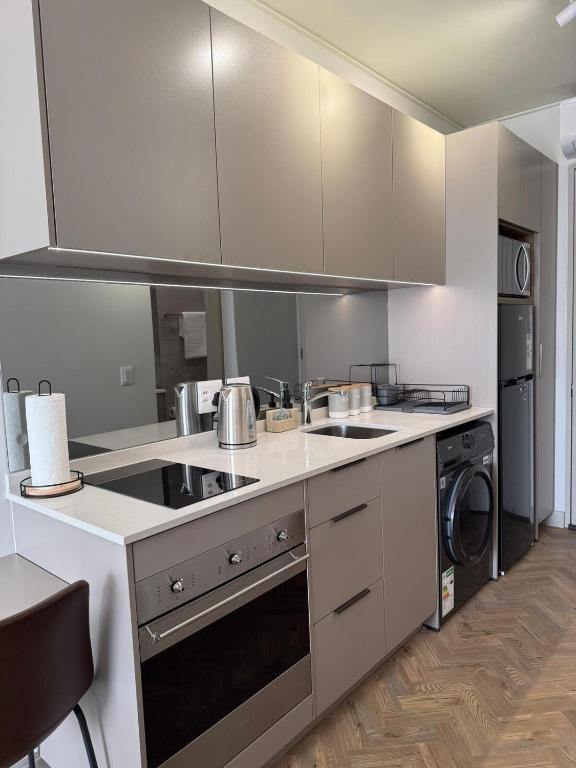 Executive Airbnb 2 bedroom 2 bathroom Rosebank. For sale no transfer duty